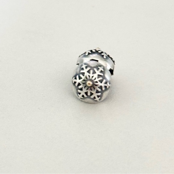 Pandora 925 & 14K Gold 2 Tone Winter Wonderland Snow Flake Rare Clip Charm - Picture 4 of 6